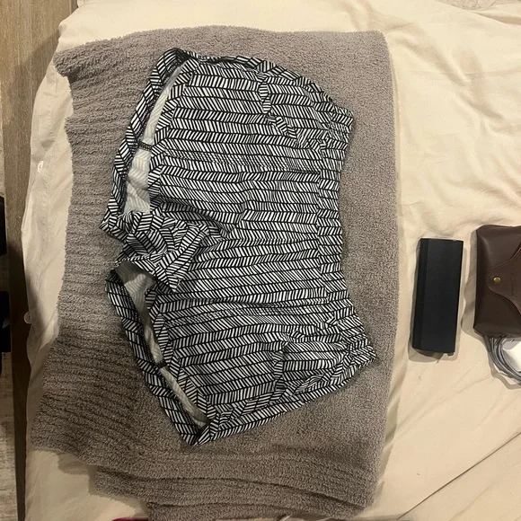 Athleta Navy and White Leaf Print Shorts - Picture 2 of 4